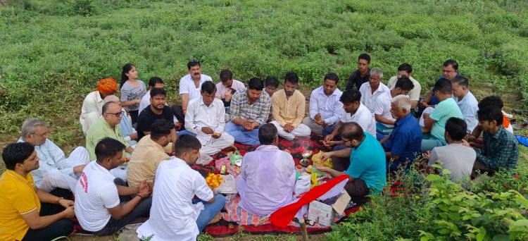 श्याम बाबा के मंदिर निर्माण के लिए बोरिंग का विधि विधान व मंत्रोचार द्वारा किया गया शुभारंभ