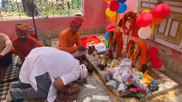 भाजपा नेता देवेंद्र दत्ता ने गुरु पूर्णिमा के पर्व पर कई मंदिरों में मत्था टेक कर मांगी मन्नत