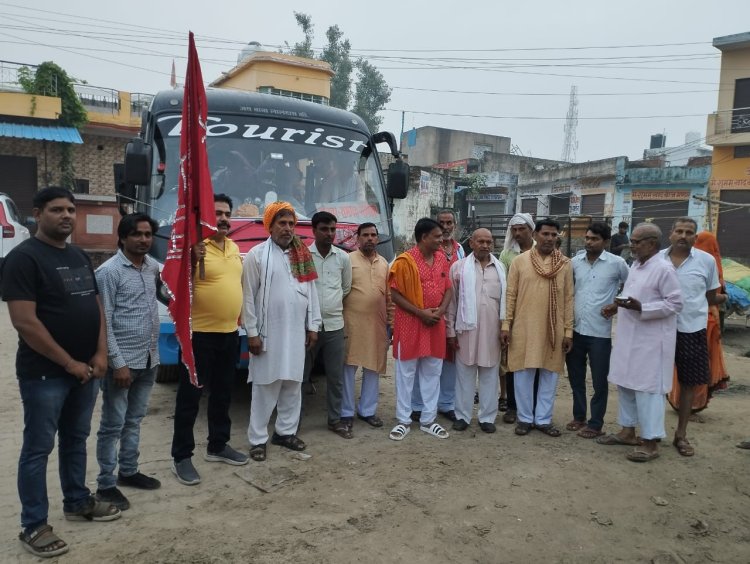 कैलादेवी की धार्मिक यात्रा पर जाने वाली बसों को जय आहूजा ने ध्वजा लहरा किया रवाना