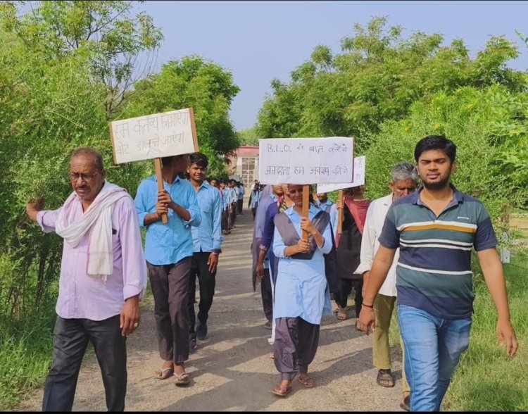 निर्वाचन विभाग के निर्देशानुसार साप्ताहिक स्वीप कार्यक्रम के तहत पिनान सरकारी सीनियर स्कूल के विधार्धियो ने निकाली प्रभात फेरी