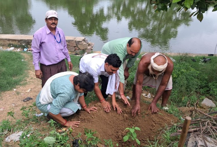 अपना घर सेवा समिति इकाई के तत्वधान में हुआ पौधारोपण