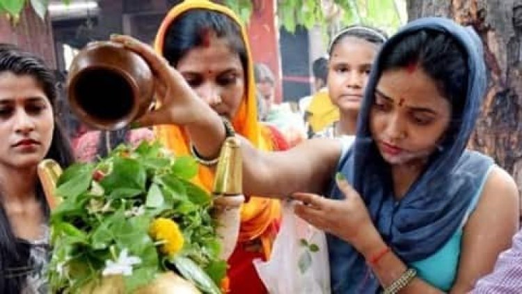 सावन का तीसरा और अधिकमास का पहले सोमवार को उमड़ा शिव पूजा मे जनसैलाब