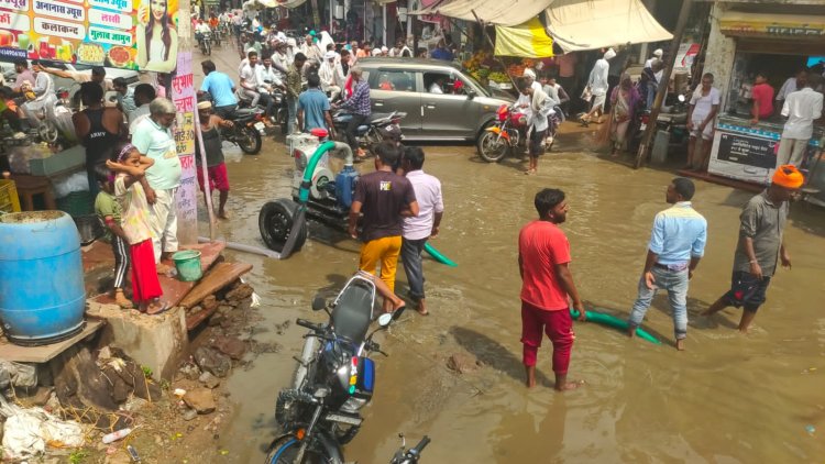 नाले पर अवैध निर्माण करने पर नगर पालिका द्वारा जारी किऐ नोटिस