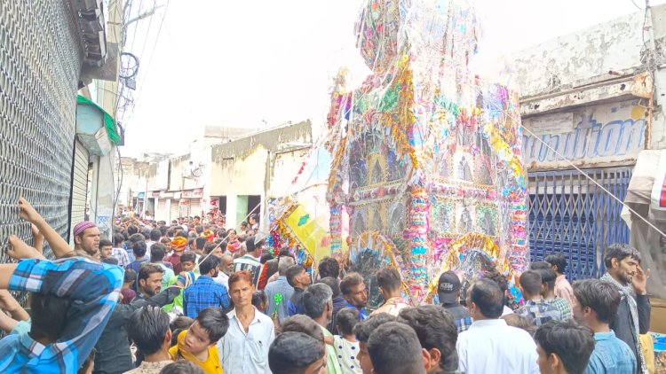 इमाम हुसैन की याद में मातमी धुन के साथ निकाला ताजिए का जुलूस