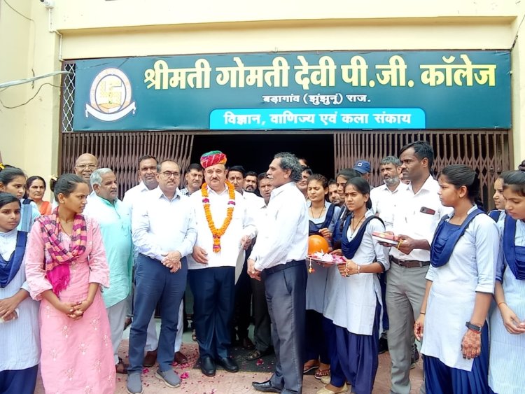 गोमती देवी कॉलेज के पूर्व छात्र धर्मेंद्र सिंह बने बोर्ड निदेशक:कॉलेज में किया सम्मान