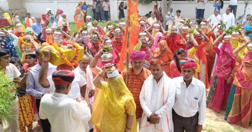 पलानहेडा मैं शिव महापुराण कथा को लेकर निकली कलश यात्रा