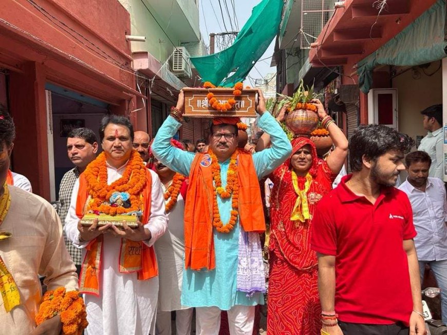 महुआ में श्री जानकी नाथ मंदिर आचार्य परिवार द्वारा श्रीमद् भागवत सप्ताह ज्ञान यज्ञ को लेकर निकाली कलश यात्रा