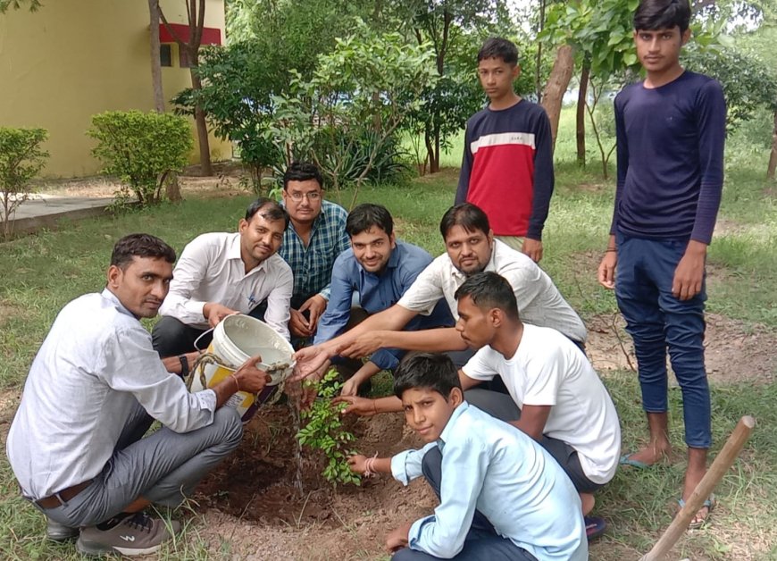 पौधारोपण कर दिया पर्यावरण बचाने का संदेश