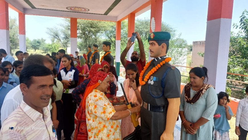 अमर शहीद स्मारक पोसाना पर शहीद प्रतिमाओं पर राखी बांधी