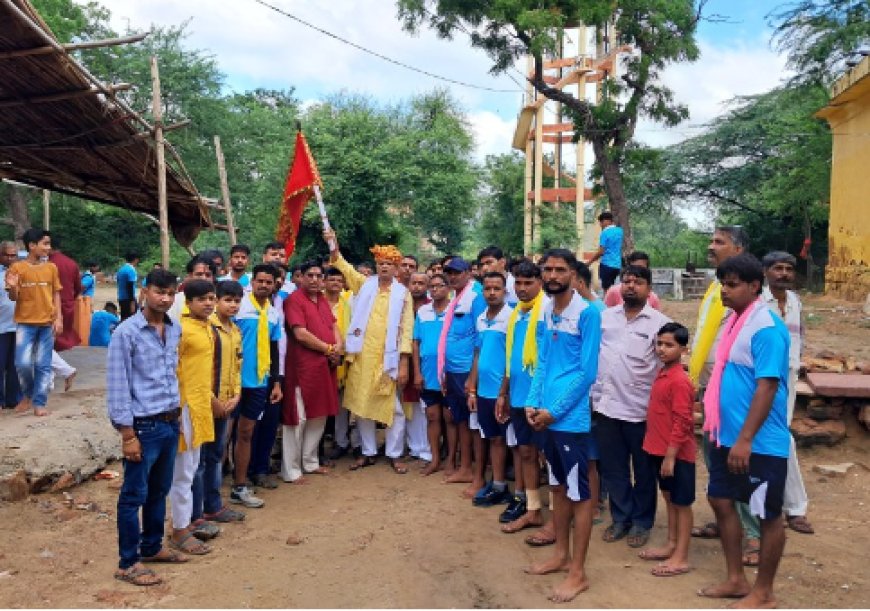 खाटूधाम के लिए डाक ध्वजायात्रा हुई रवाना, श्याम मन्दिर से श्रीइन्द्रकुटी हनुमान मन्दिर से ध्वजारोहण को रवाना किया