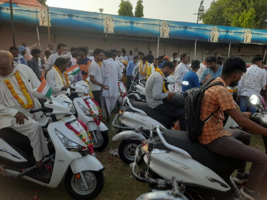 राज्यसभा सांसद किरोड़ी लाल मीणा के कोष से हुआ 40 दिव्यांगों को  स्कूटी वितरण