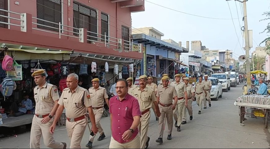 विधानसभा चुनाव  के मद्देनजर उपखण्ड अधिकारी व पुलिस उपाधीक्षक ने किया बूथो का निरीक्षण व निकला फ्लेग मार्च