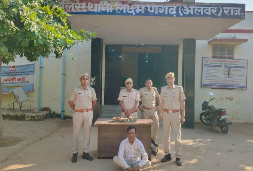 लक्ष्मणगढ़ पुलिस ने  नाकाबंदी एवं सघन चैकिंग के दौरान 23 लाख 50 हजार रूपये  एवं 2 ट्रक किए जप्त