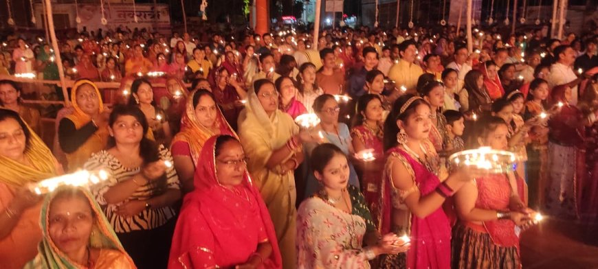 महाआरती में उमड़े श्रद्धालु, 1008 दीप जले, गरबा महोत्सव में गीतों व कर्णप्रिय संगीत पर जमकर कदम थिरके