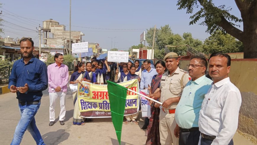 मतदाता जागरूकता अभियान को लेकर अग्रसेन महिला शिक्षण प्रशिक्षण महाविद्यालय की छात्राओं ने निकाली रैली