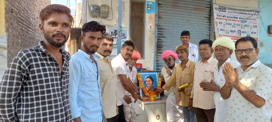 कांग्रेस कार्यकर्ताओं ने मनाई इंदिरा गांधी की पुण्यतिथि