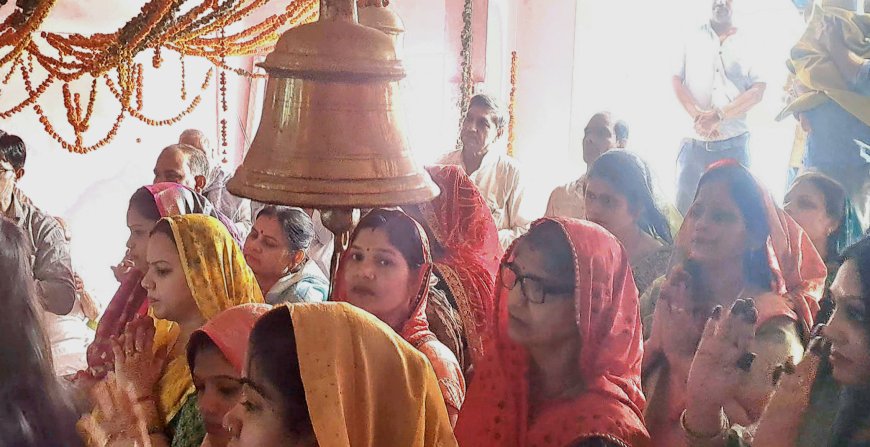 लाल दास बाबा मंदिर में चादर चढ़ा की विधि विधान से पूजा अर्चना