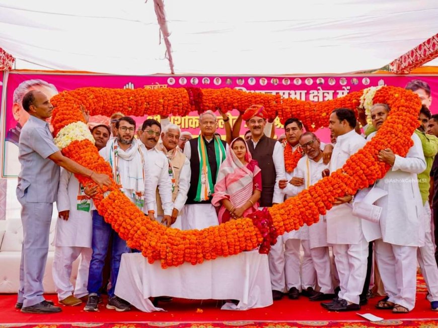 मुख्यमंत्री अशोक गहलोत ने कठूमर विधानसभा में कांग्रेस प्रत्याशी संजना जाटव के समर्थन में मांगे वोट