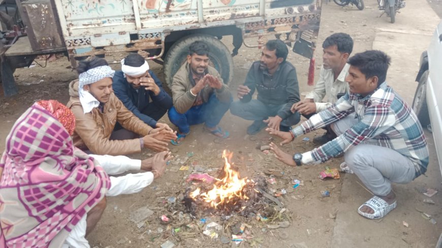 धीरज गुर्जर व गोपीचंद मीणा में से किसके सिर बंधेगा जीत का सेहरा, अलाव जलाकर हार जीत पर चर्चा में जुटे लोग