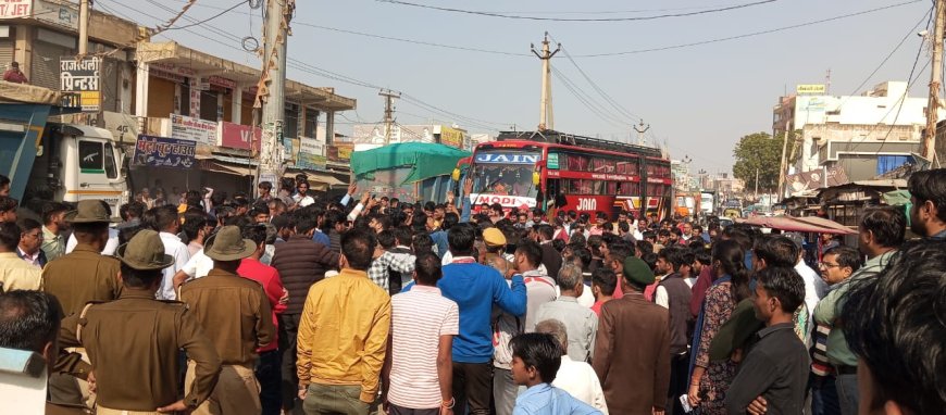 सुखदेव सिंह गोगामेडी के हत्यारे को शीघ्र गिरफ्तार करने की मांग:  बड़ागांव व गुढ़ागौड़जी में विरोध प्रदर्शन