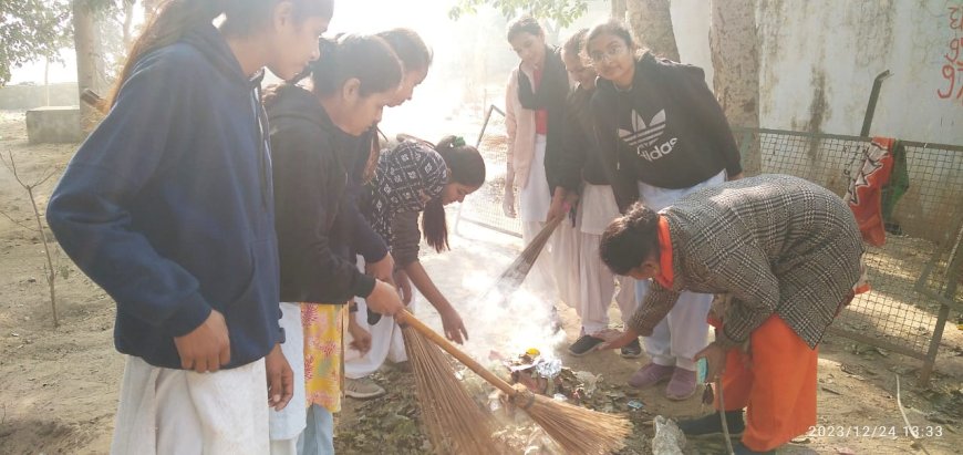 बालिकाओं ने लोगों को स्वच्छता के प्रति किया  जागरूक