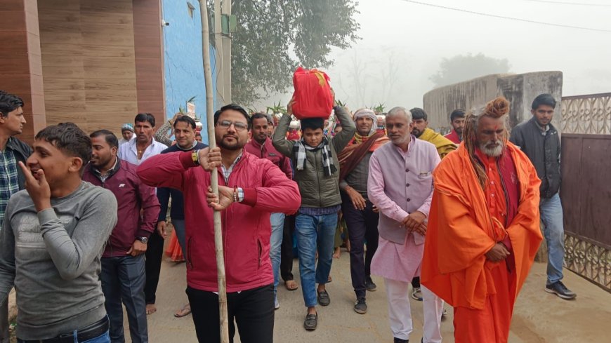 अयोध्या से अभिमंत्रित निमंत्रण सामाग्री का क्लश यात्रा द्वारा किया अभिवादन