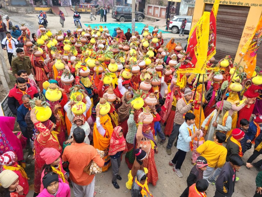 अलावडा़ में कलश शोभायात्रा निकाल बांटे पीले चावल: ग्रामीणो ने पुष्प वर्षा कर किया स्वागत।