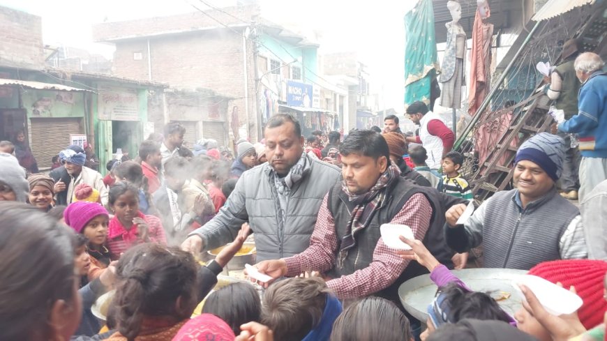 मकर संक्रांति पर दातागंज में हुआ खिचड़ी भोज का आयोजन:मुख्य अतिथि रहे, भाजपा नेता नितिन गुप्ता