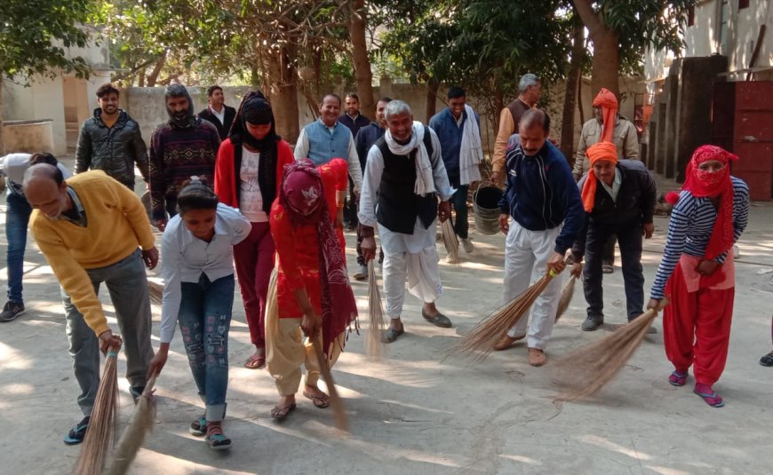 भाजपा कार्यकर्ताओं ने सकट व राजपुर बड़ा गांव के मंदिरों में चलाया सफाई अभियान