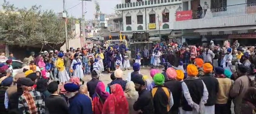 गुरु गोविंद सिंह के प्रकाश पर्व के उपलक्ष्य मे निकला नगर कीर्तन,हैरतअंगेज करतब बने आकर्षण का केंद्र