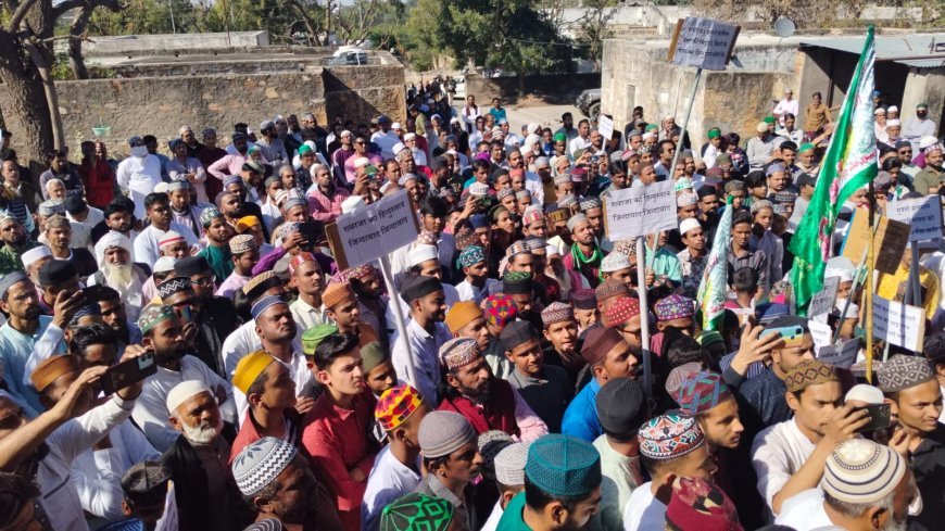 मुफ्ती सलमान की गिरफ्तारी पर मुस्लिमों का जहाजपुर मे प्रोटेस्ट, राष्ट्रपति के नाम सौंपा ज्ञापन