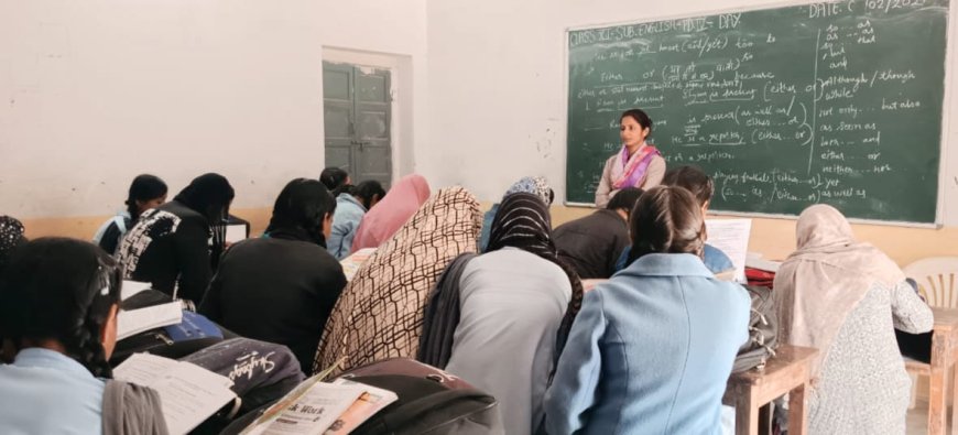 सामुदायिक जागरूकता एवं जन सहभागिता कार्यक्रम के तहत बालिकाओं को दी शिक्षा व स्वास्थ्य की जानकारी