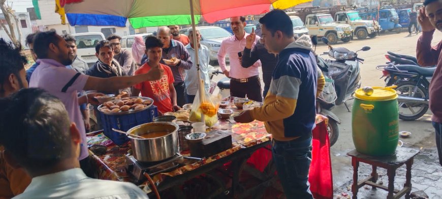 शुद्ध के लिए युद्ध : शुद्ध-आहार मिलावट परिवार के तहत खैरथल कस्बे में लिए सैंपल