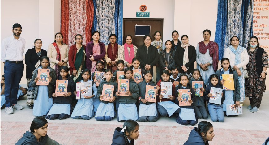 नो बैग डे पर संस्था प्रधान ने बालिकाओं को किया पुरस्कृत