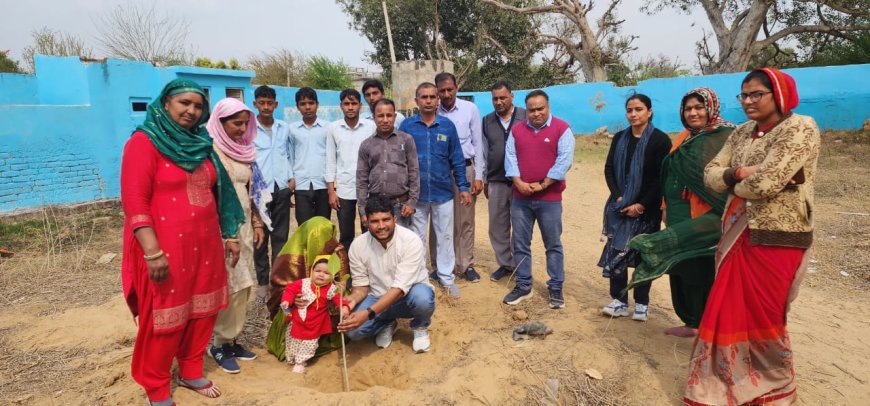 पौधरोपण व पक्षियों के लिए परिण्डे बाँध सरपंच ने मनाया अपनी बेटी का जन्मदिन