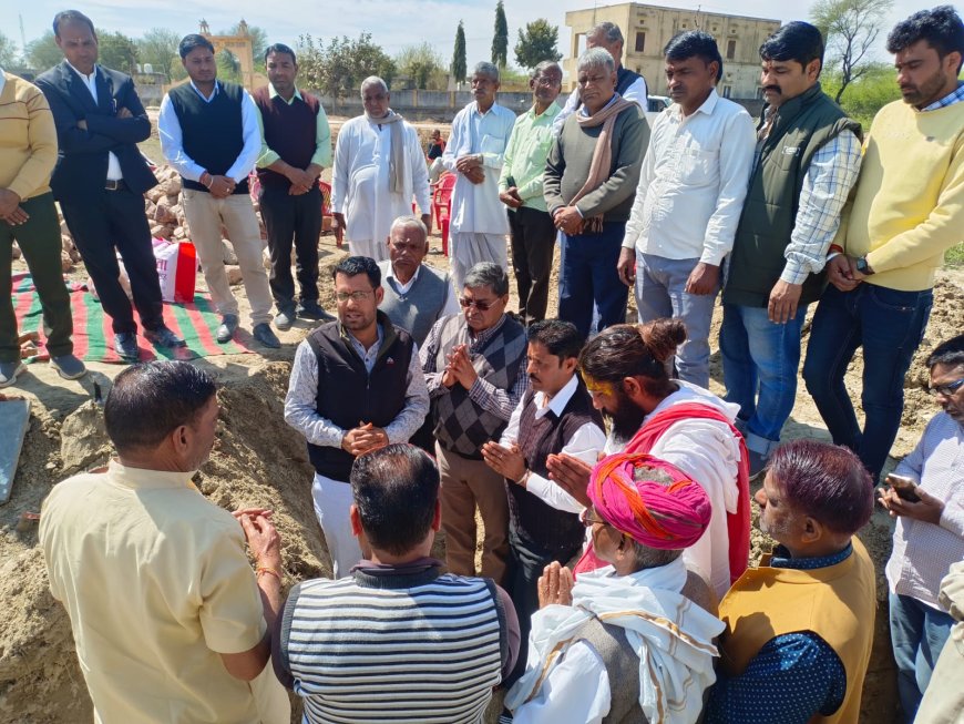 कोटपुतली में महात्मा ज्योतिबा फूले छात्रावास की चार दीवारी निर्माण कार्य का शुभारम्भ