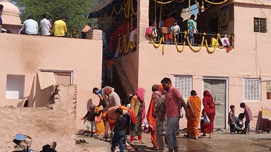 भूतेश्वर महादेव मंदिर में उमड़ा जनसैलाब,7 फीट ऊंचे शिवलिंग की हुई पूजा