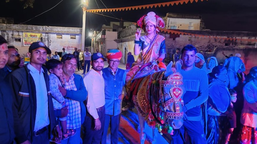 उदयपुरवाटी में लाडो की घोड़ी पर बैठाकर निकली बंदोरी