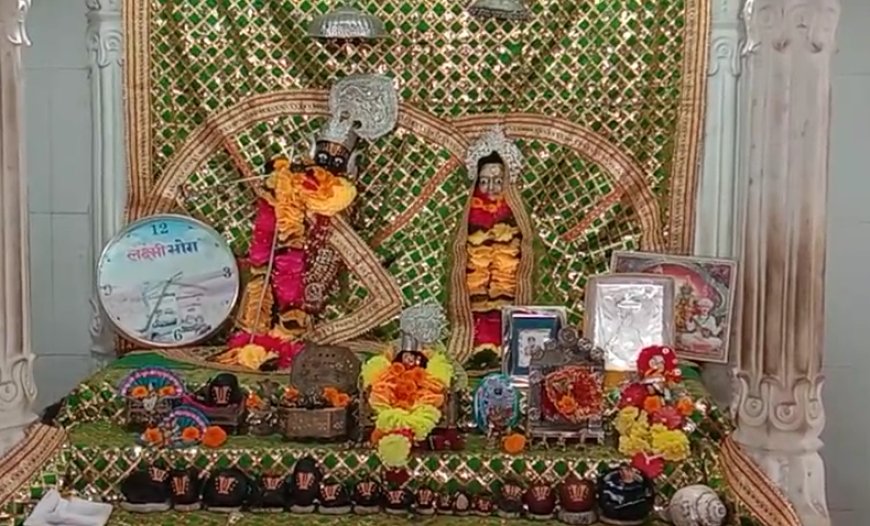 बांके बिहारी मंदिर में महिलाओं ने फूल व गुलाल उड़ाकर मनाया फागोत्सव