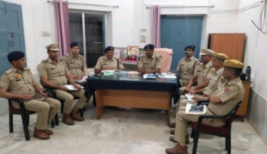 पहाड़ी थाने मे लोक सभा चुनावो के तहत दो राज्यो की पुलिस ने कानून व्यवस्था को लेकर मिटिंग आयोजित 