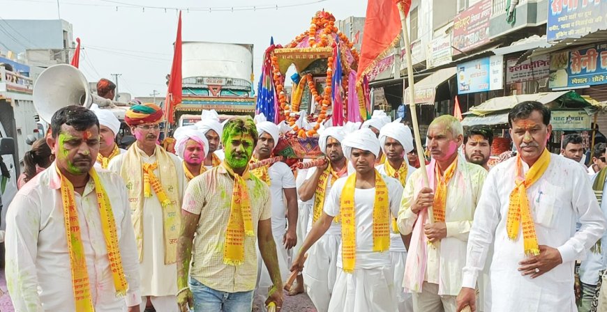 बैंड बाजो के साथ धूमधाम से निकाली श्रीश्री 108 बाबा लालदास महाराज की पालकी एवं विशाल झाँकिया