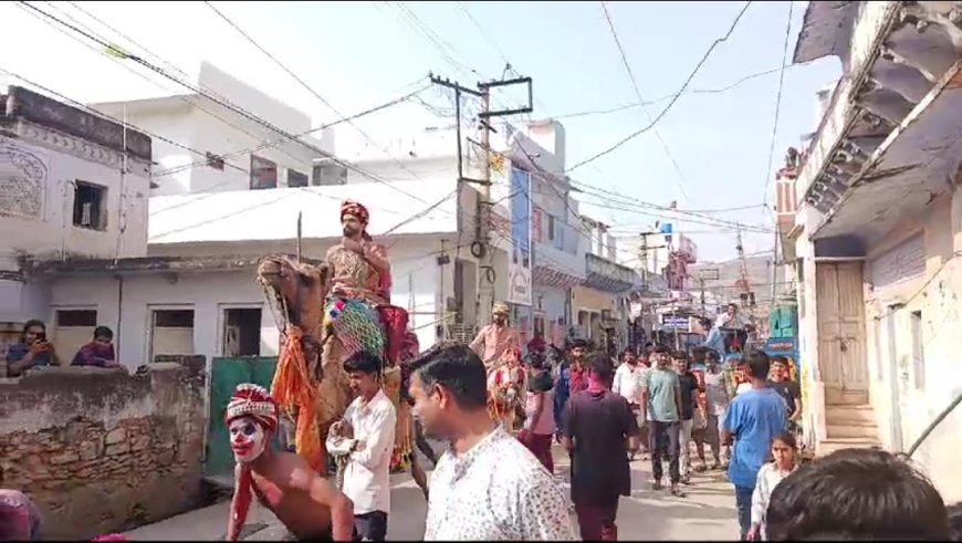 कस्बे में निकाला ढोला मारू का स्वांग खूब नृत्य उठाया आनंद