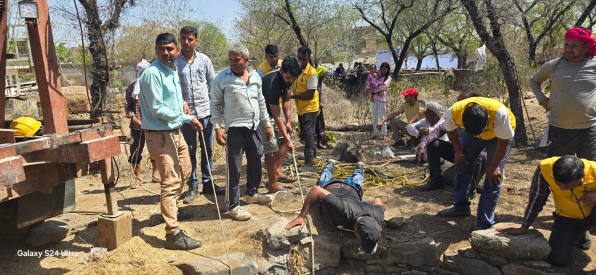 दो दिन से खुले कुए में गिरे सांड को निकाला सुरक्षित