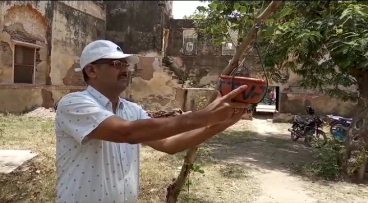 भीषण गर्मी के मौसम में विभिन्न कार्यालयों में पक्षियों के लिए बांधे परिंडे