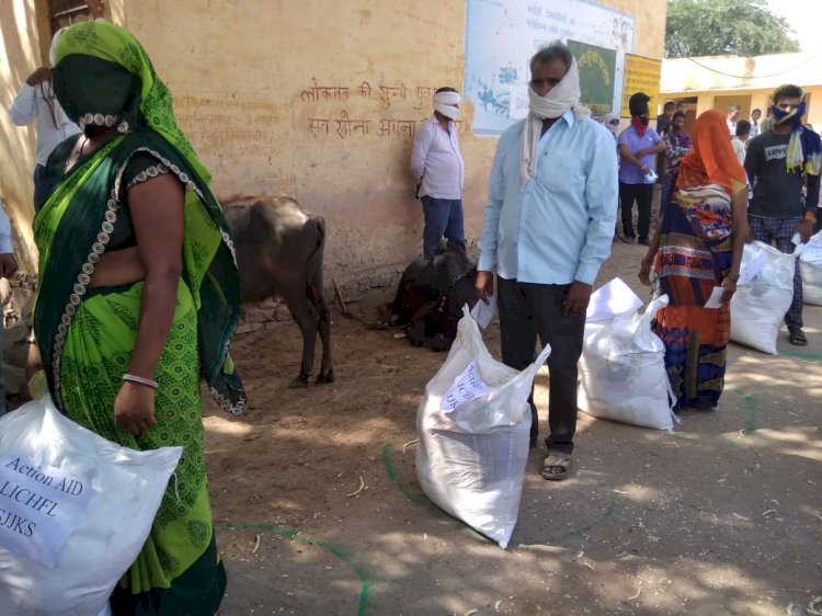 श्री जनजीवन कल्याण संस्थान के द्वारा राशन किट वितरित की गई