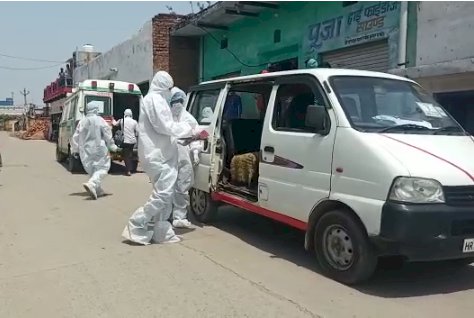 कामा कस्बे में चार पॉजिटिव के आने के बाद प्रशासन में हड़कंप मच गया और आनन-फानन में कस्बा बंद कराया