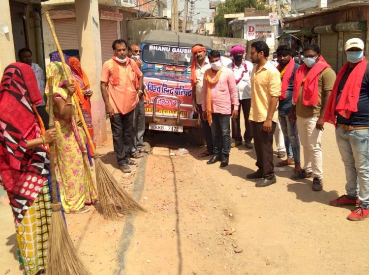 विश्व हिंदू परिषद  द्वारा कौराना योद्धा सफाई कर्मचारियों का किया सम्मान