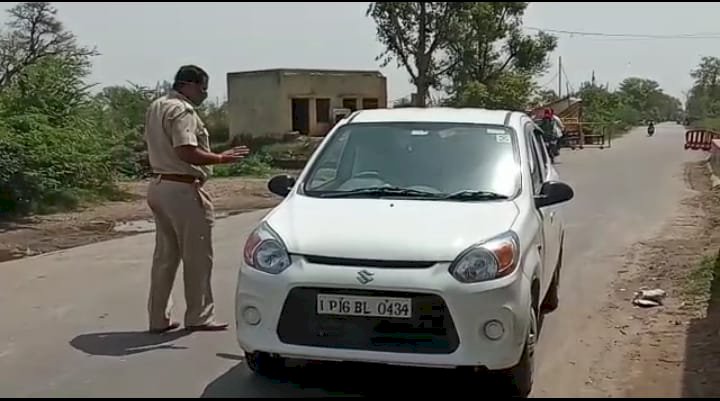 उत्तर प्रदेश सीमा पर पुलिस का अतिरिक्त जाप्ता लगाकर रोकी लोगो की आवाजाही