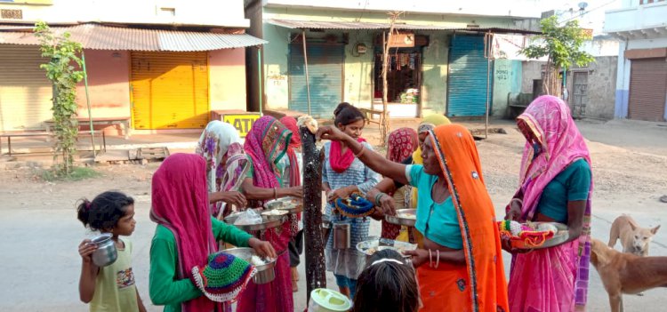 शीतला माता की पूजा  अर्चना की