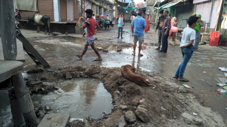 जलदाय विभाग ने टूटी पाइपलाइन जोडी, आया पानी, मिली राहत